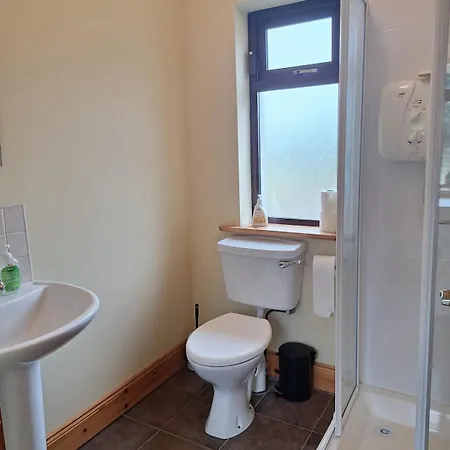 Charming 3br Country Near Swinford *