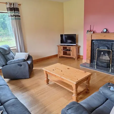 Charming 3br Country Near Swinford