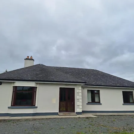 Charming 3br Country Near Swinford Holiday home *