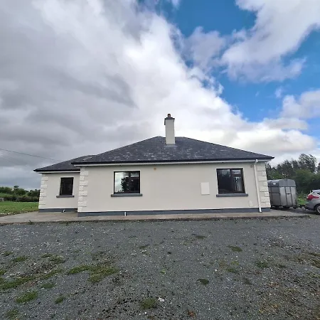 Charming 3br Country Near Swinford Holiday home